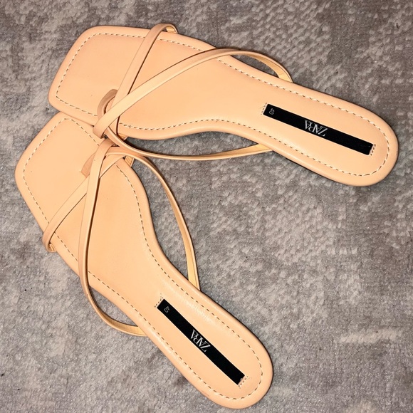 NEW Zara Square Toe Strappy Flat Sandals Sz 39 - Picture 2 of 5
